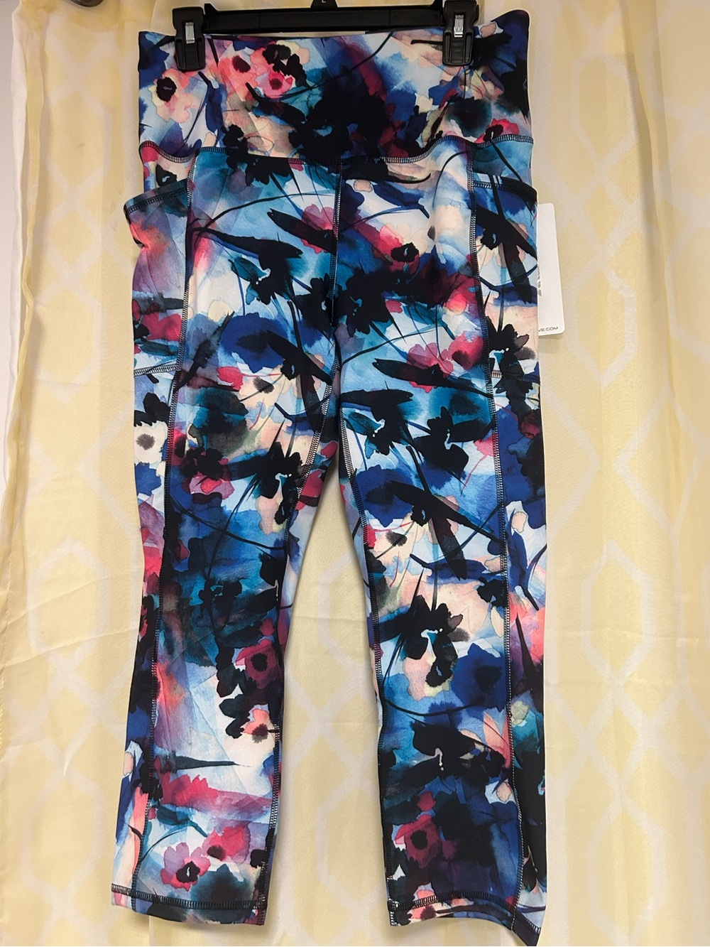NWT capri high waisted patterned legging from RBX